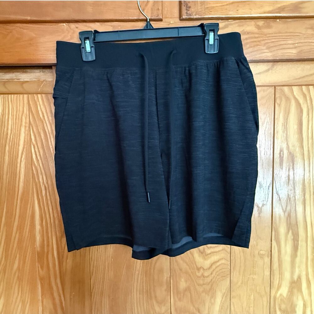 Black Lululemon Men’s T.H.E. Short Linerless 7", Size Large